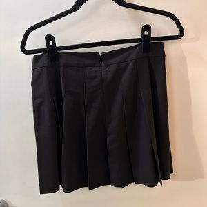 Aritzia’s Sunday Best pleated skirt